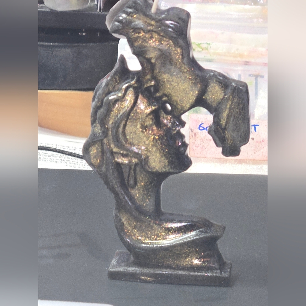 Kissing Couple Candle